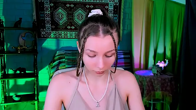 Snapshot of JulieDaniel chatting on 11-19-25, 08:14 JulieDaniel online show from 11-19-25, 08:14