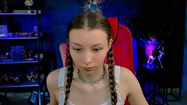 Snapshot of JulieDaniel chatting on 11-20-25, 04:23 JulieDaniel online show from 11-20-25, 04:23