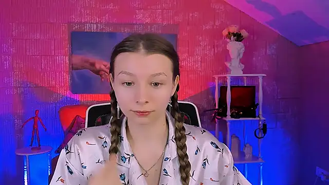 Snapshot of JulieDaniel chatting on 11-24-25, 08:25 JulieDaniel online show from 11-24-25, 08:25