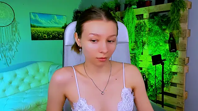 Snapshot of JulieDaniel chatting on 11-25-25, 08:25 JulieDaniel online show from 11-25-25, 08:25