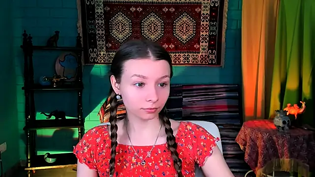 Snapshot of JulieDaniel chatting on 11-27-25, 04:14 JulieDaniel online show from 11-27-25, 04:14