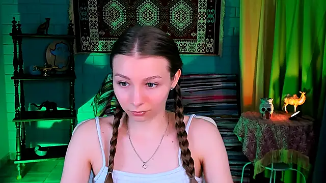 Snapshot of JulieDaniel chatting on 12-02-25, 04:18 JulieDaniel online show from 12-02-25, 04:18