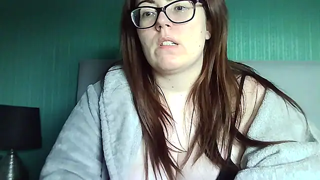 Snapshot of Curvy-BellaX chatting on 10-23-25, 08:46 Curvy-BellaX online show from 10-23-25, 08:46