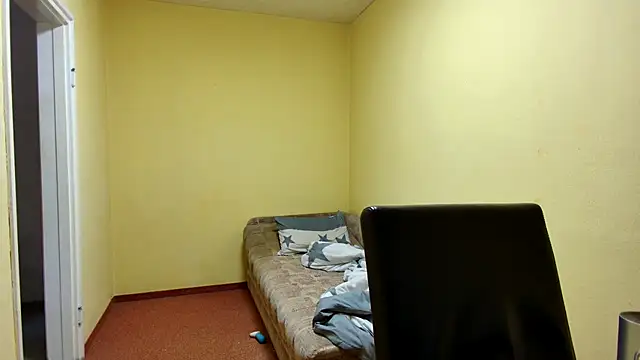 Snapshot of k74robert chatting on 04-08-26, 03:45 k74robert online show from 04-08-26, 03:45