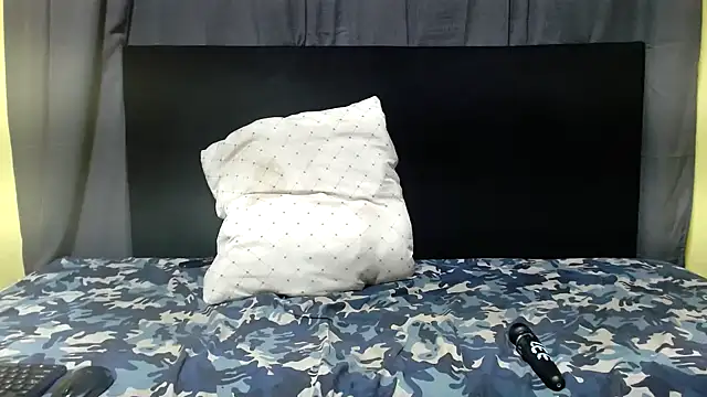 DarkBubble18 online show from 10-10-25, 09:03