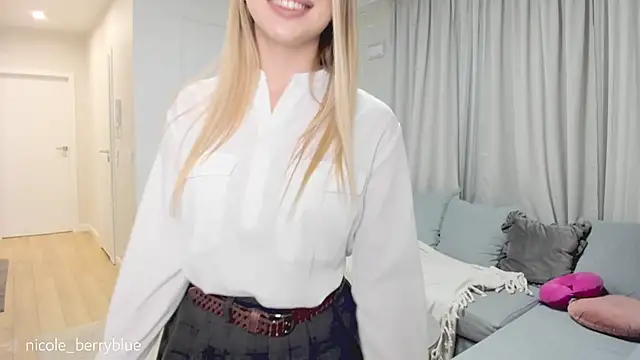 nicole blueberry online show from 09-29-25, 08:24