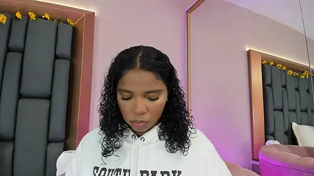 LisaMendez online show from 11-30-25, 04:16