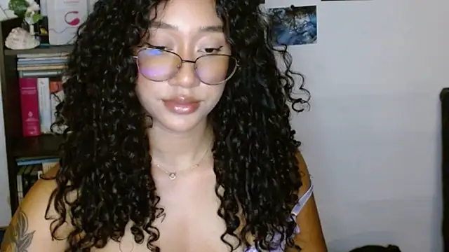 Snapshot of clitia_xx chatting on 12-04-25, 12:42 clitia xx online show from 12-04-25, 12:42