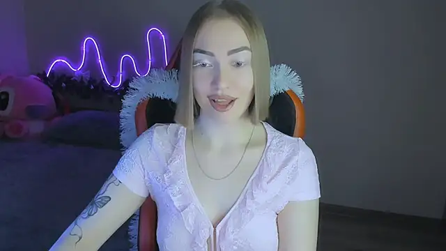 LaraKrein lk online show from 12-15-25, 03:49