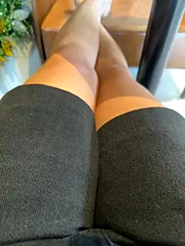 sharon-Hanna online show from 12-21-25, 01:02