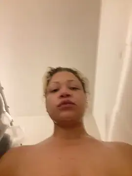 thatgurlred online show from 05-04-26, 04:36