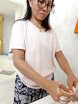 Mama Eva 1 online show from 12-23-25, 12:41