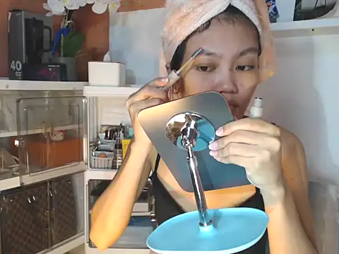 Snapshot of skinny_gracie chatting on 06-28-26, 12:05 skinny gracie online show from 06-28-26, 12:05