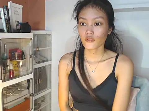 Snapshot of skinny_gracie chatting on 07-17-26, 01:51 skinny gracie online show from 07-17-26, 01:51