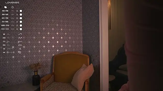 Moon cutie online show from 03-13-26, 04:02