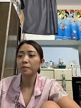 Snapshot of Minee1202 chatting on 05-05-26, 01:13 Minee1202 online show from 05-05-26, 01:13