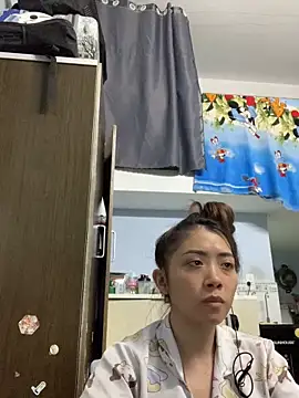 Snapshot of Minee1202 chatting on 05-06-26, 02:29 Minee1202 online show from 05-06-26, 02:29