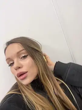 MarilynNova online show from 10-28-25, 04:16