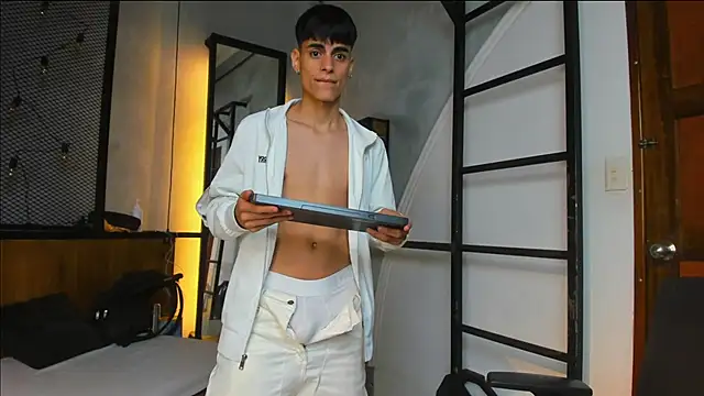 Snapshot of Dani_mc1 chatting on 09-12-25, 11:32 Dani mc1 online show from 09-12-25, 11:32