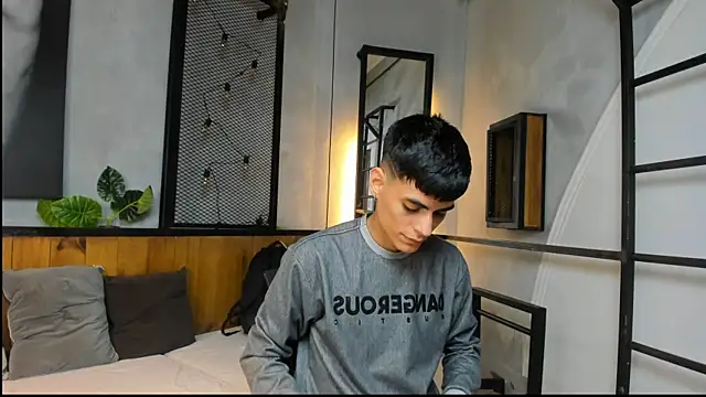 Snapshot of Dani_mc1 chatting on 09-29-25, 11:26 Dani mc1 online show from 09-29-25, 11:26