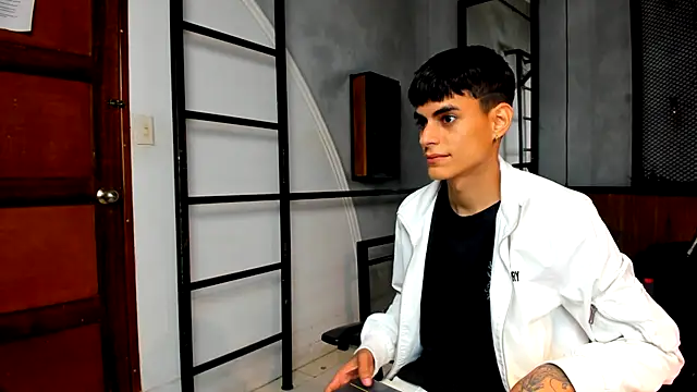 Snapshot of Dani_mc1 chatting on 10-12-25, 11:42 Dani mc1 online show from 10-12-25, 11:42