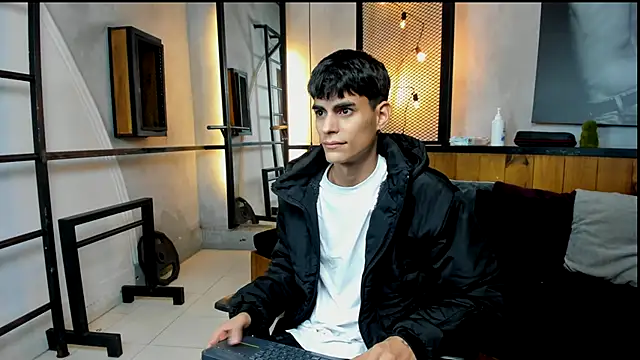 Snapshot of Dani_mc1 chatting on 11-22-25, 11:31 Dani mc1 online show from 11-22-25, 11:31