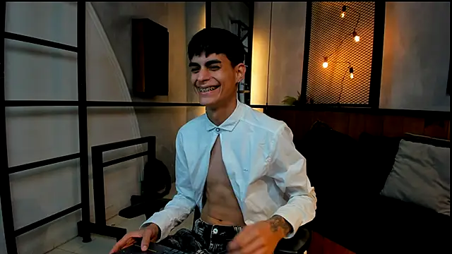 Snapshot of Dani_mc1 chatting on 11-25-25, 11:21 Dani mc1 online show from 11-25-25, 11:21