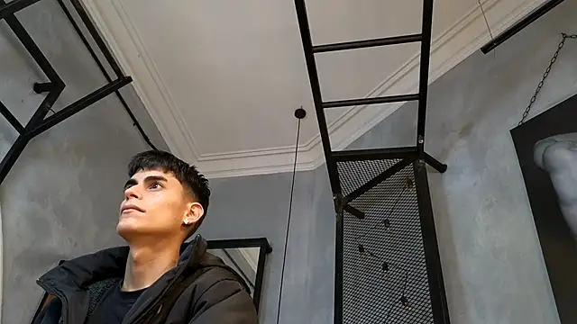 Snapshot of Dani_mc1 chatting on 12-15-25, 11:36 Dani mc1 online show from 12-15-25, 11:36