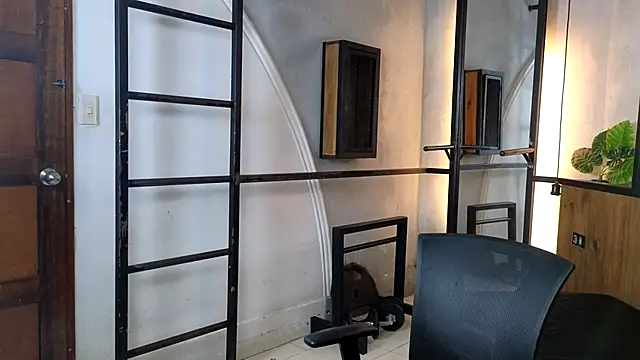 Snapshot of Dani_mc1 chatting on 12-19-25, 11:39 Dani mc1 online show from 12-19-25, 11:39