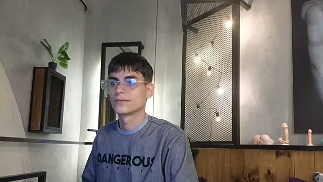 Snapshot of Dani_mc1 chatting on 12-22-25, 11:29 Dani mc1 online show from 12-22-25, 11:29