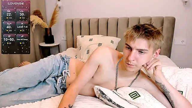 Snapshot of MrSexyCum4U chatting on 10-07-25, 06:49 MrSexyCum4U online show from 10-07-25, 06:49