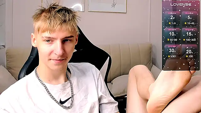 Snapshot of MrSexyCum4U chatting on 10-17-25, 10:56 MrSexyCum4U online show from 10-17-25, 10:56