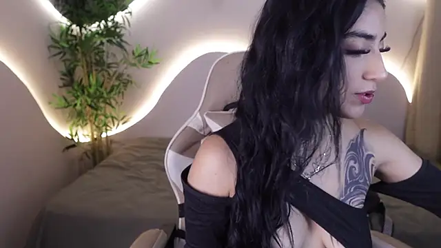 Emma and Issac online show from 11-26-25, 06:14