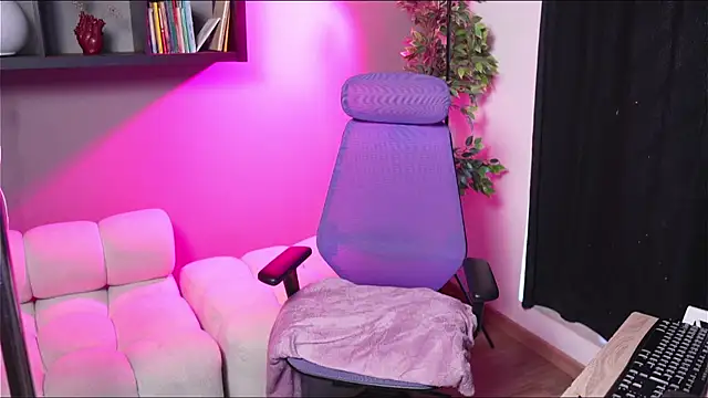 Emma and Issac online show from 06-23-26, 10:08