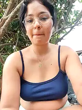 Lily-o online show from 11-30-25, 04:22