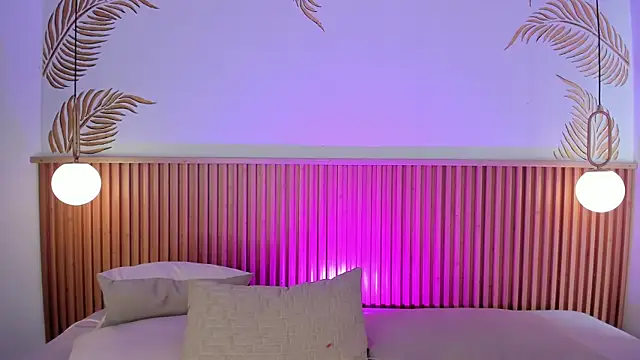 Valleriie  online show from 04-17-26, 03:48