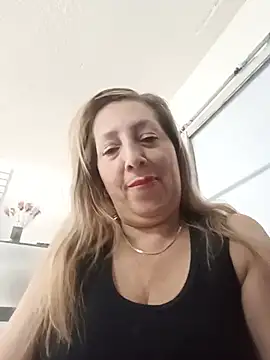 Snapshot of Estefania_Arce chatting on 08-08-26, 10:23 Estefania Arce online show from 08-08-26, 10:23