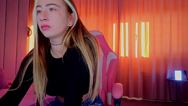 Reina Cummings online show from 11-02-25, 07:00