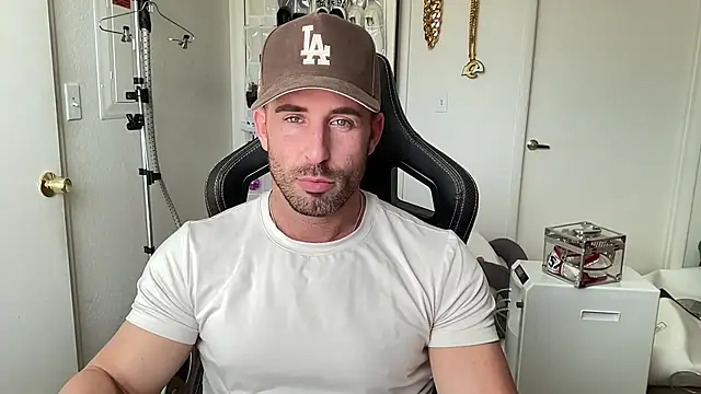 brettmycles28 online show from 07-12-26, 05:48