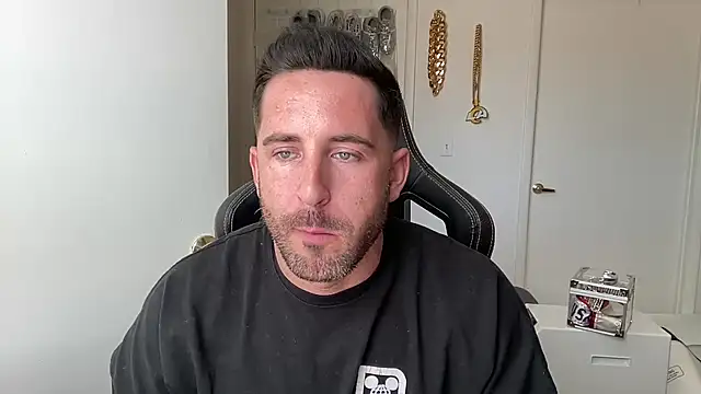 brettmycles28 online show from 07-15-26, 06:24