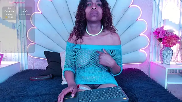 MisRoos online show from 12-17-25, 02:34