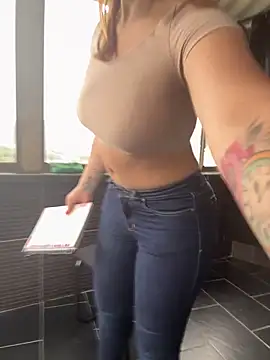 AlissonPeach01 online show from 09-15-25, 12:49