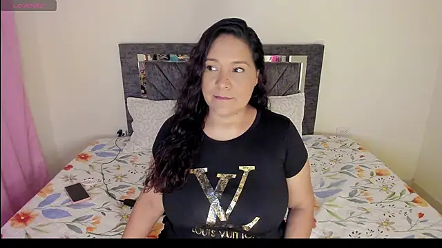 Laurasofia01 online show from 03-12-26, 01:34