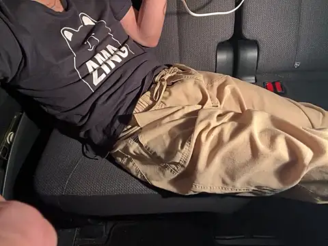 Snapshot of CAMEL1913 chatting on 09-19-25, 04:40 CAMEL1913 online show from 09-19-25, 04:40