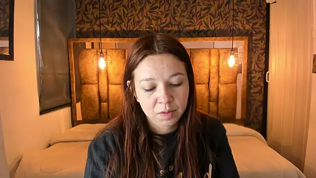 Isa Thompson   online show from 12-22-25, 12:02