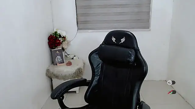 Snapshot of NaughtyBelle chatting on 09-09-25, 03:11 NaughtyBelle online show from 09-09-25, 03:11