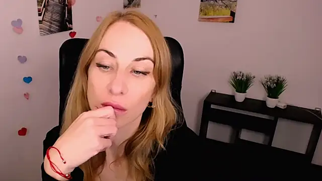 Snapshot of Create_your_own_sun chatting on 10-05-25, 01:42 Create your own sun online show from 10-05-25, 01:42