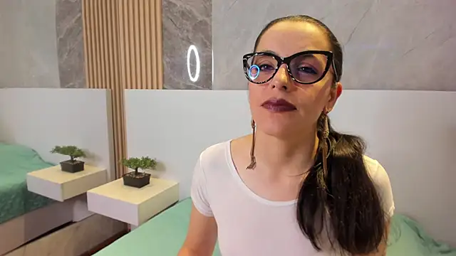 IsisNoir online show from 09-13-25, 02:28