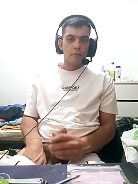 Snapshot of ghostfu1996 chatting on 04-05-26, 08:28 ghostfu1996 online show from 04-05-26, 08:28