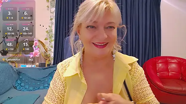 Snapshot of HypnotikCate chatting on 01-17-25, 03:45 HypnotikCate online show from 01-17-25, 03:45